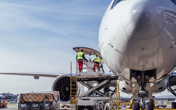 Why do most investors prefer to use air freight in Lebanon?
